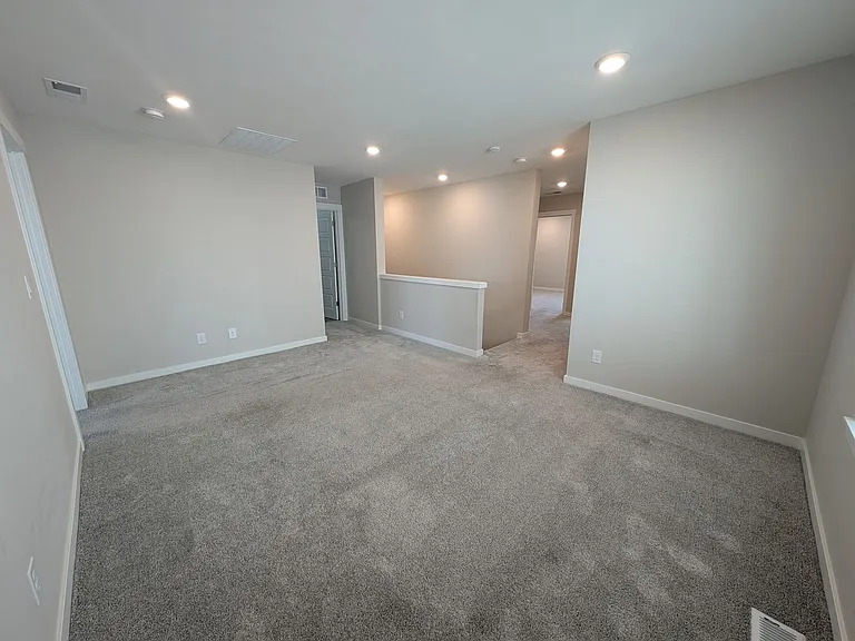 938 Burwood St SE — Photo 26