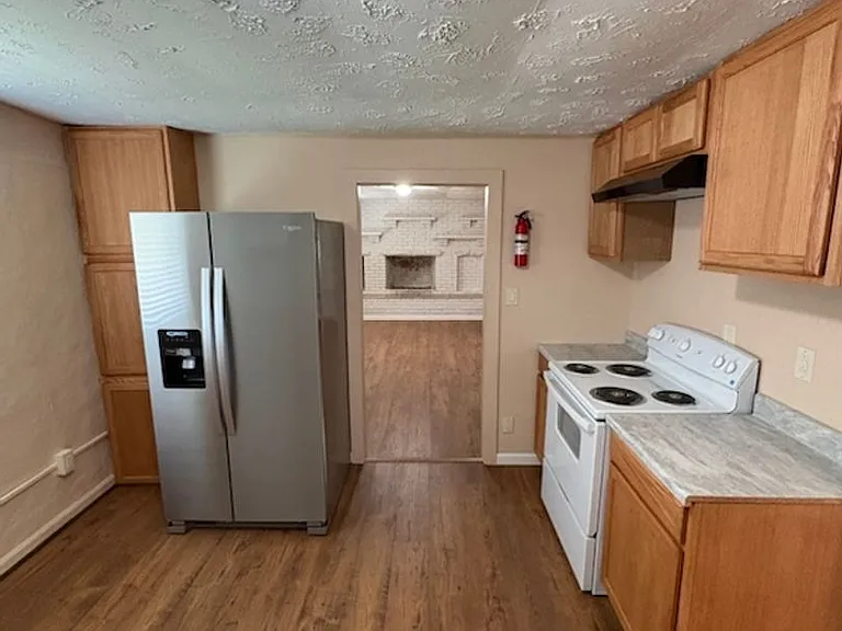 1906 Russell Ave — Photo 8