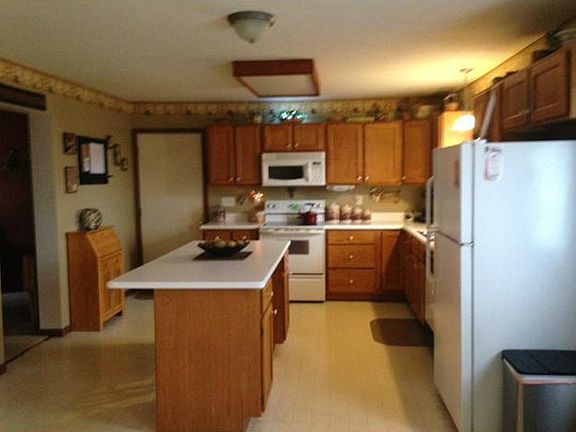 3rd image of 1083 Bluejay Dr