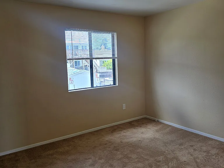 320 Watson St #B — Photo 15