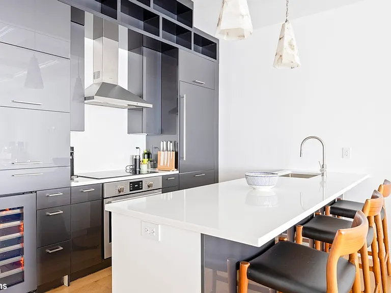 9 E 82nd St #5 — Photo 3