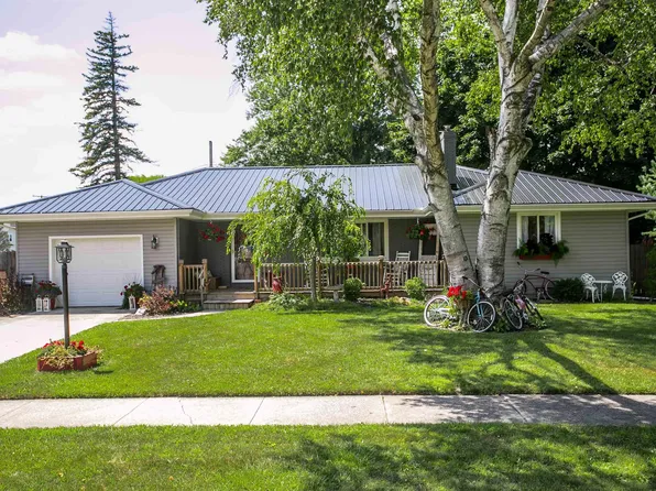 1458 New Hampshire Ave, Marysville, MI 48040