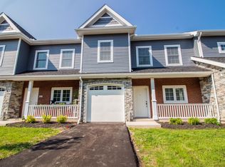 8976 Roll Rd N, Clarence, NY 14031