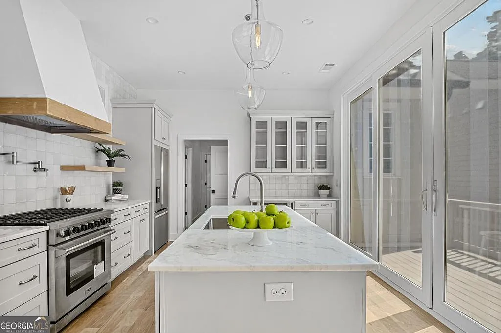 3 bed, 3.5 bath, 3117 sqft, $5,299 — Photo 2