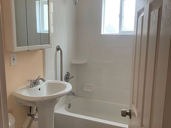 5th image of 351 2nd St #1