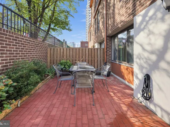 1923 Hamilton St, Philadelphia, PA 19130