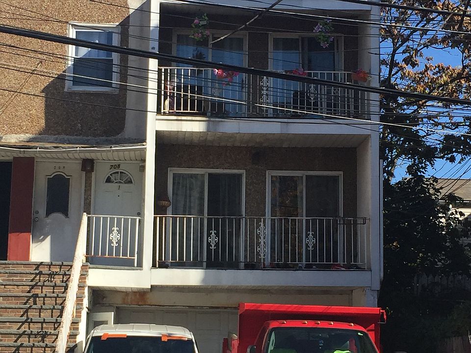 2nd image of 708 25th St