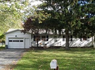 15 Deb Ellen Dr, Rochester, NY 14624