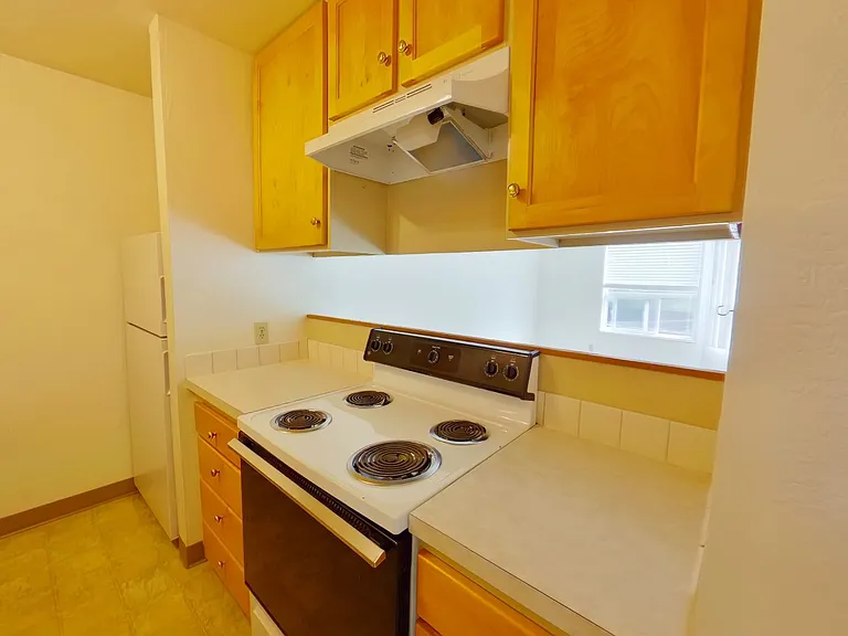 Hess Apartments — Photo 15