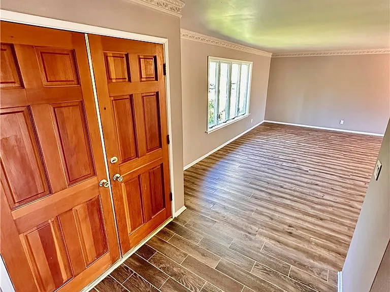 19331 Green Mountain Dr — Photo 3