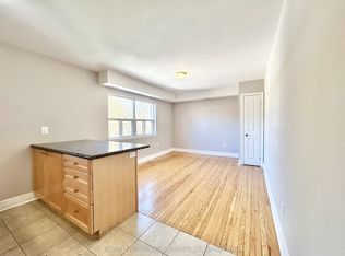 9 33rd St #211, Toronto, ON M8W3G7