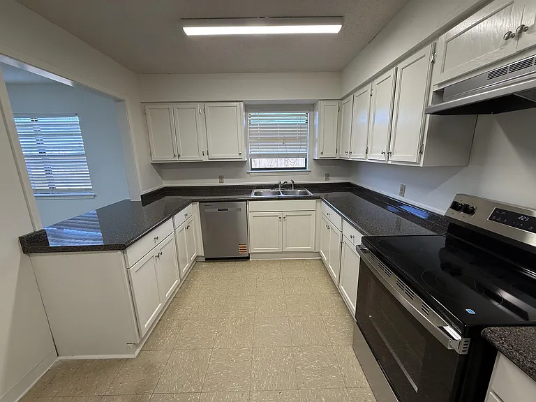 208 Diplomat Way — Photo 3