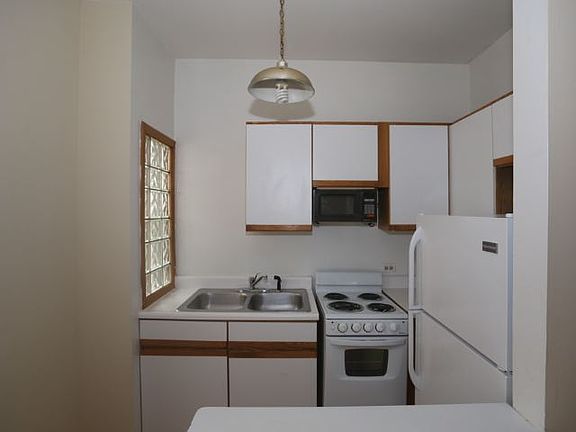2nd image of 635 W Barry Ave APT 303