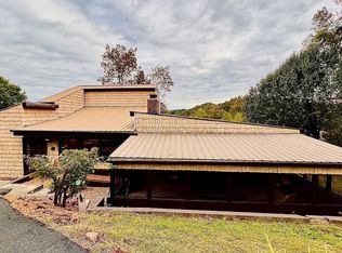 124 Blanton Dr, Staffordsville, KY 41256