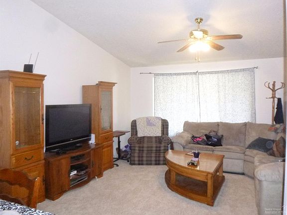 3rd image of 546 NE Mariposa Ave