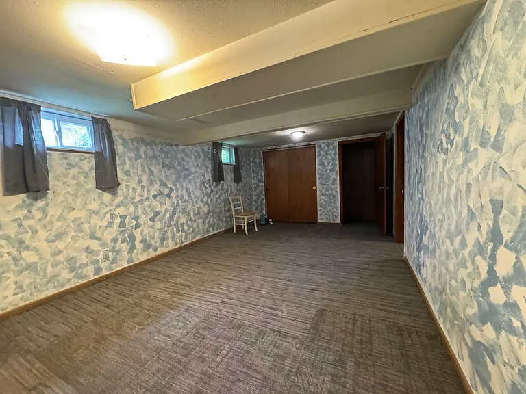 10 Shumate Ave — Photo 11