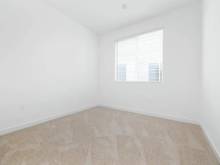Raintree Court — Photo 5