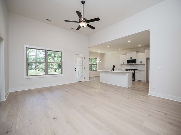 5th image of 704 Summerline Rd