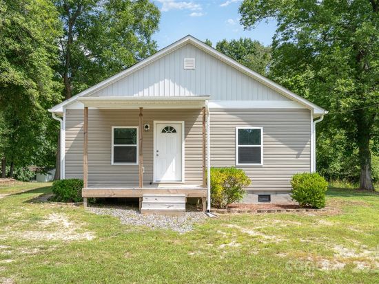 213 Pinewood Dr, Grover, NC 28073