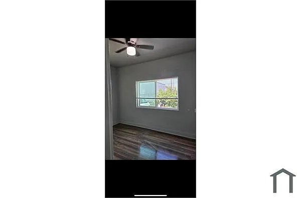 Building Photo - 404 N Fries Ave #3