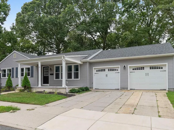 73 Village Dr, Somers Point, NJ 08244