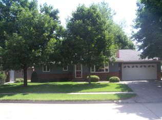 212 E 14th St, Pella, IA 50219