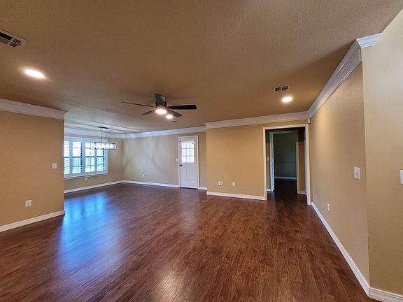 4th image of 505 Magnolia St