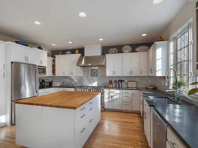 7 Bridge Hill Ln — Photo 6