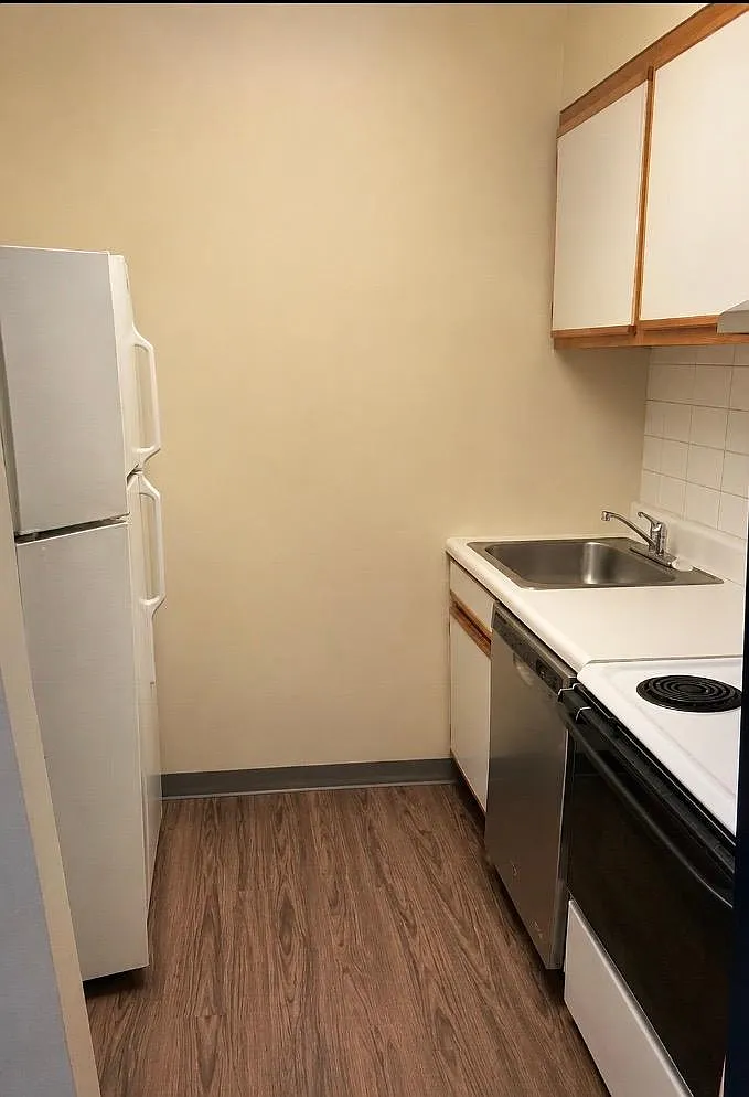 2 bed, $2,395 — Photo 2