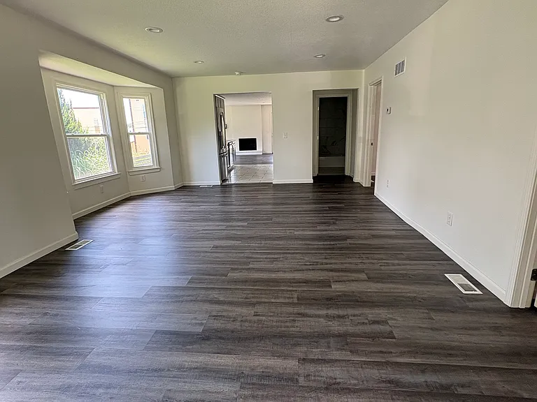 4534 Summit St — Photo 4
