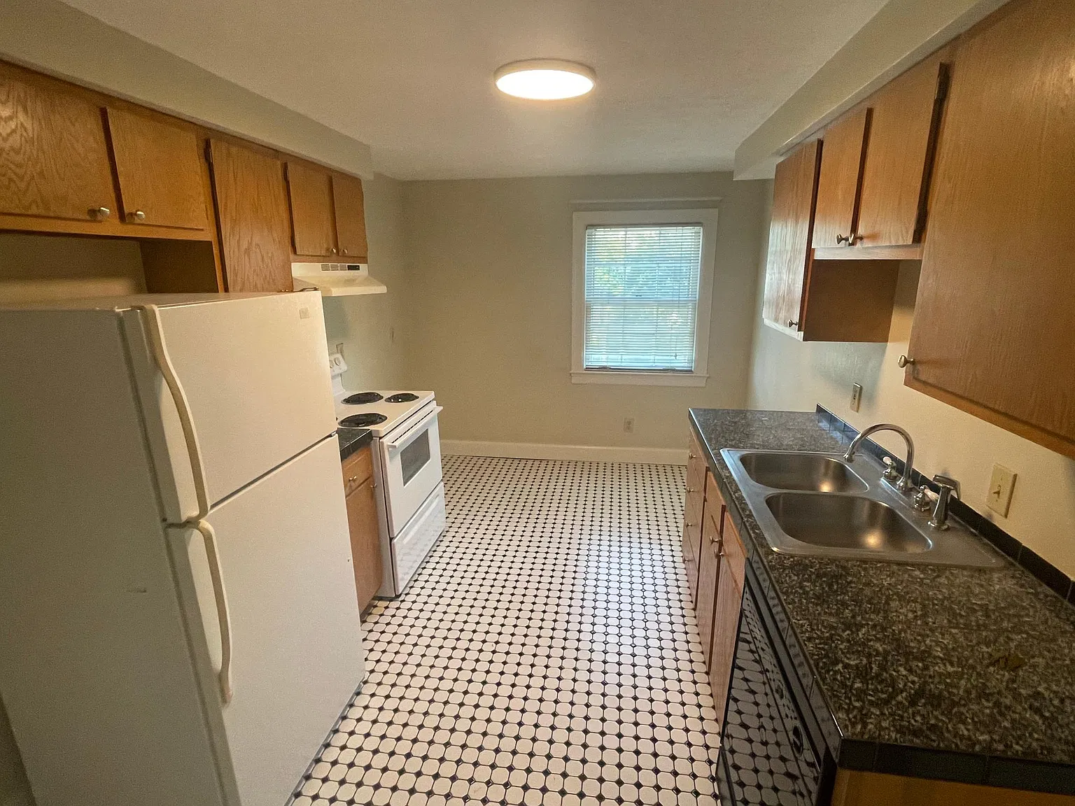 1610 Nicholasville Rd — Photo 3