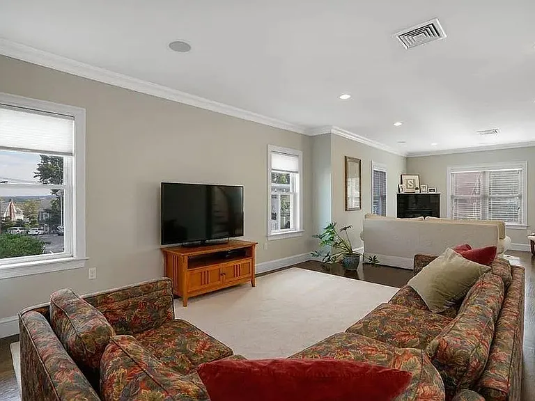5 Burgoyne St #2 — Photo 7