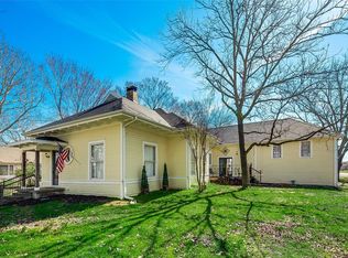 129 W Maple St, Whitewright, TX 75491