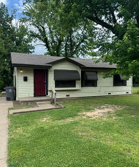 5731 N Garrison Pl — Photo 1