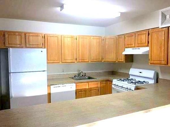 5th image of 9260 Holland Ave