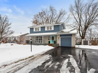9 Aurora Cres, Ottawa, ON K2G0Z6