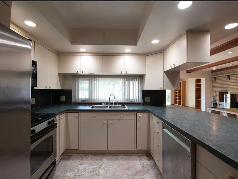 611 Brynhaven Dr — Photo 9