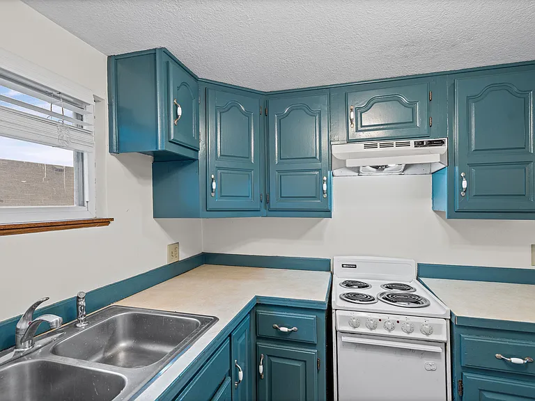 504 Blue Ridge Blvd #B — Photo 9