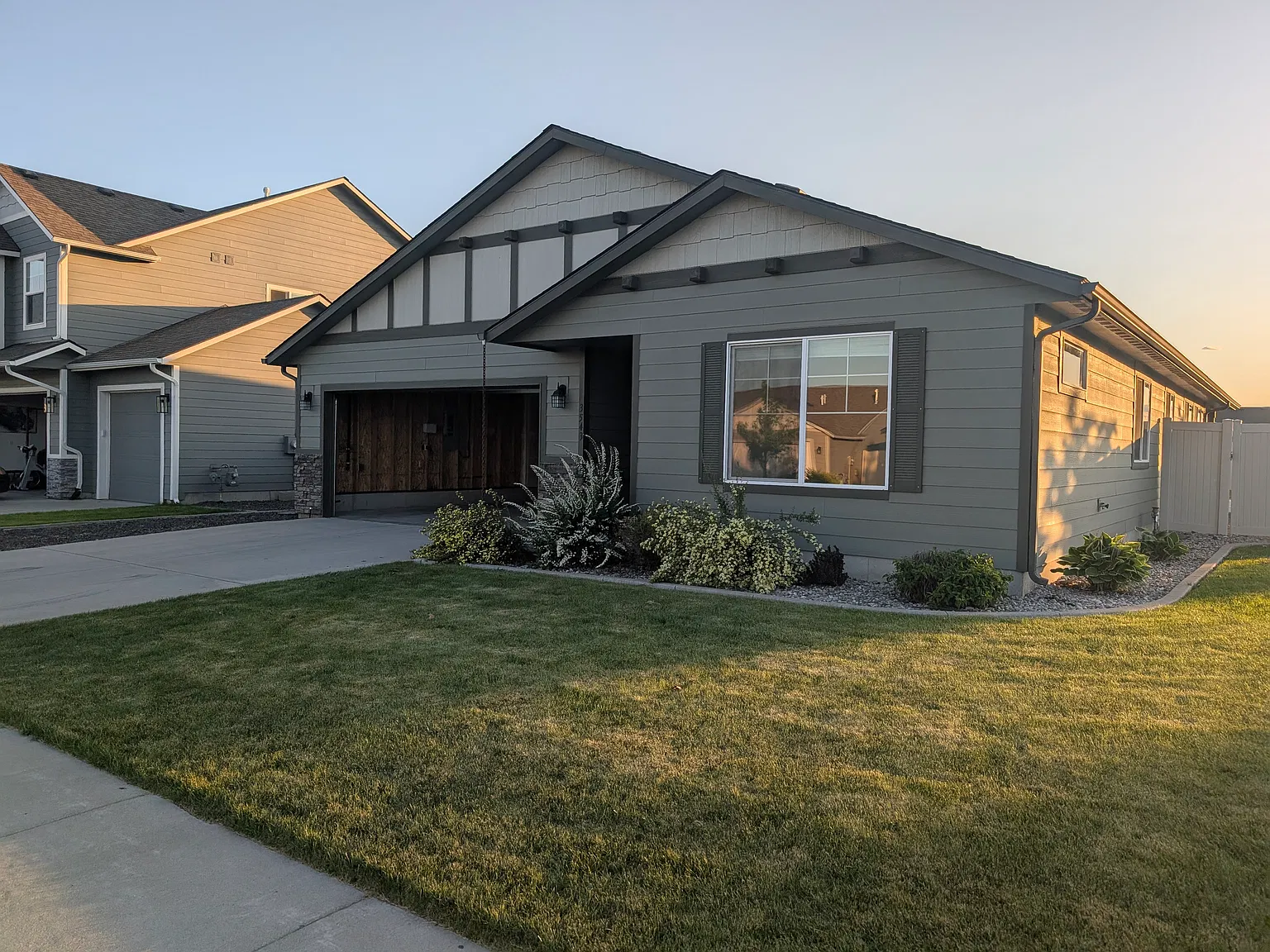 3 bed, 1921 sqft, $2,895 — Photo 1