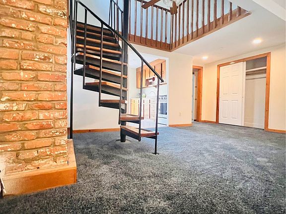 4th image of 425 Piermont Ave #3