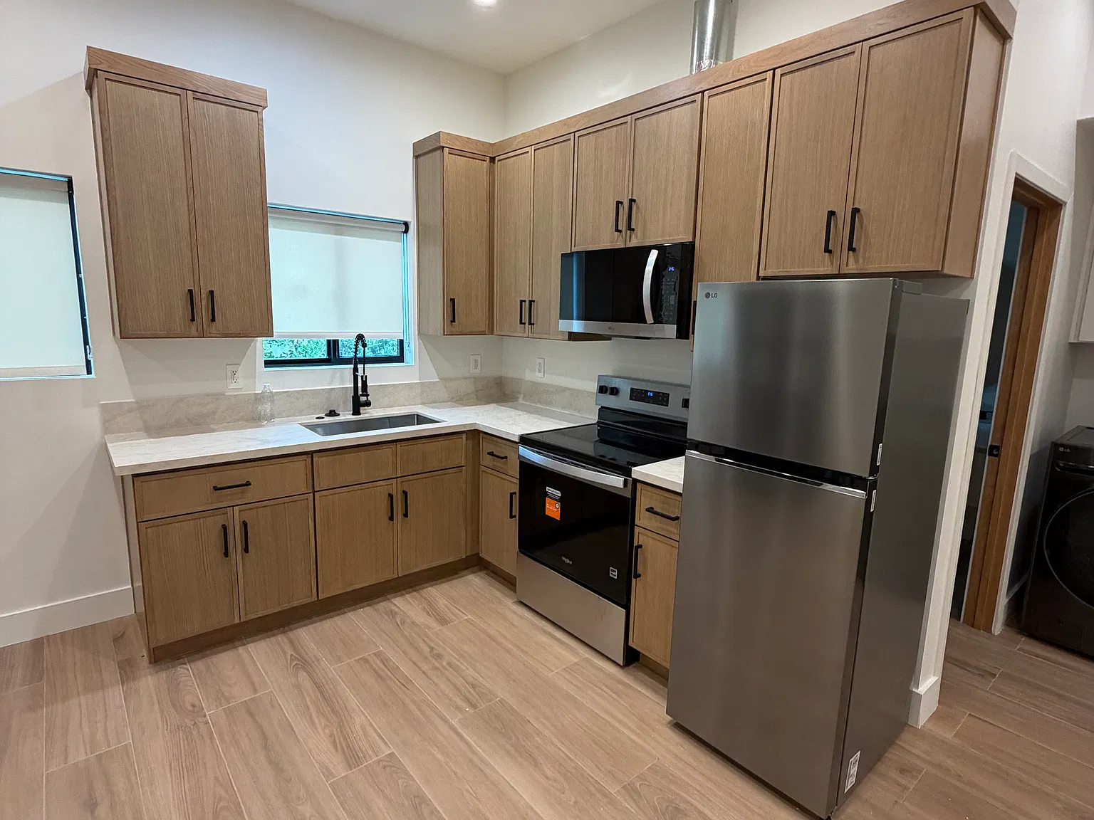 Studio, 400 sqft, $2,100 — Photo 3