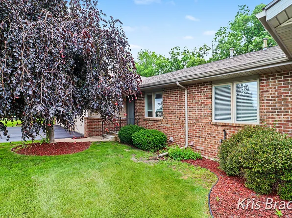 1005 Ironwood Cir NW, Grand Rapids, MI 49534