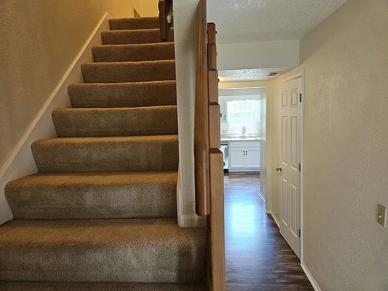 509 Oakfield Dr — Photo 6