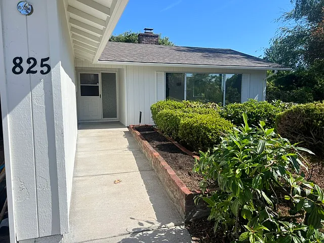 825 NW 21st Ave — Photo 3