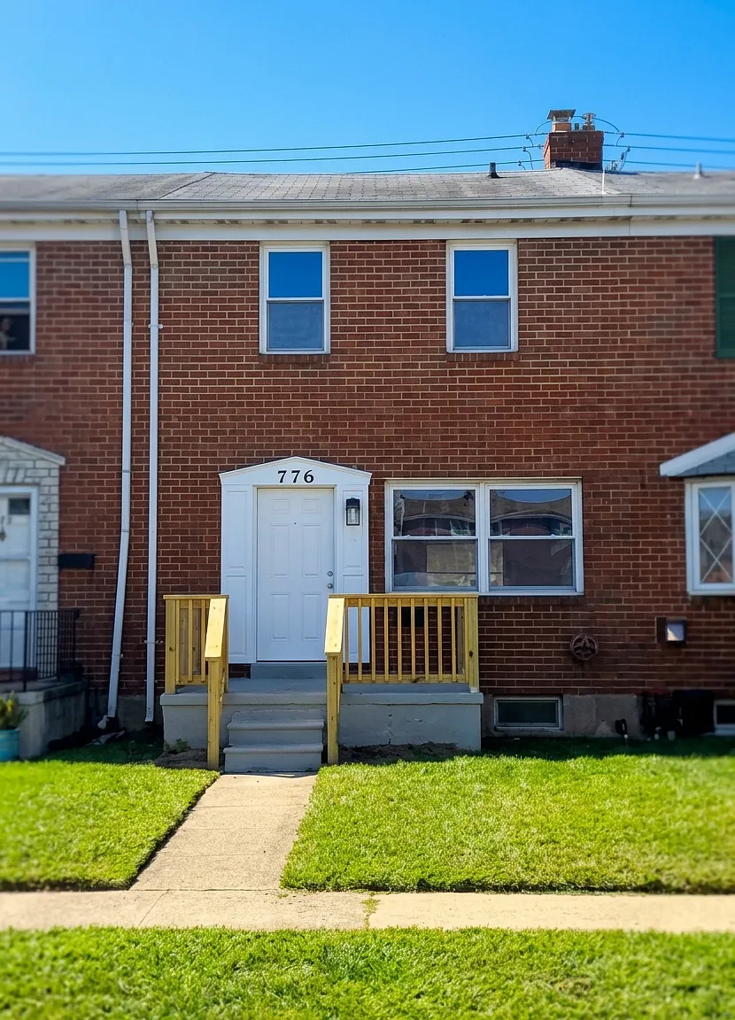 3 bed, 1080 sqft, $2,100 — Photo 1