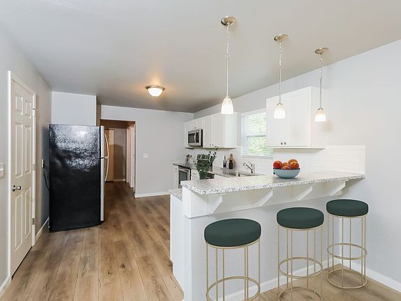 2nd image of 5638 Claremount St