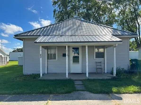 810 S Willow St, Flora, IN 46929