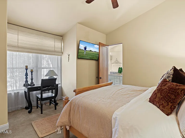 2609 E Pine Island Ln — Photo 20
