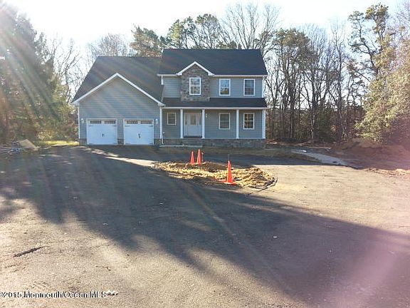 4th image of 679 Bay Ave