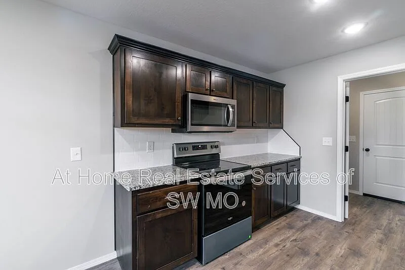 3 bed, 2.0 bath, 1267 sqft, $1,680 — Photo 1